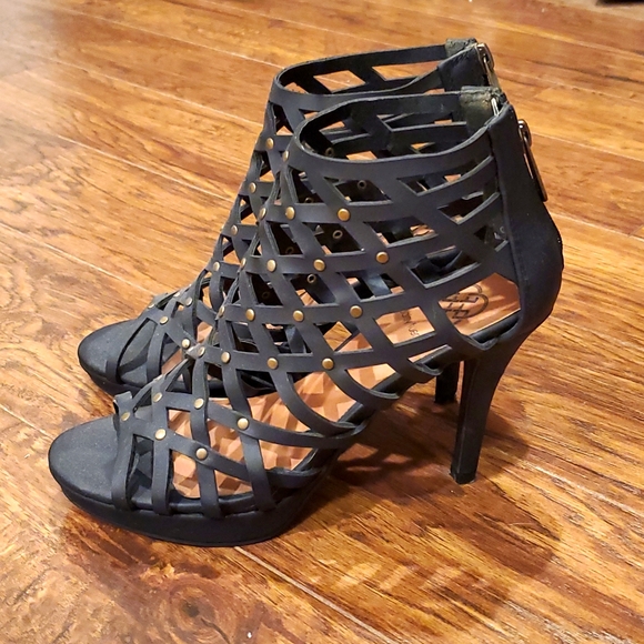 Daisy Fuentes Caged Ankle Sandal Heels - Picture 2 of 8